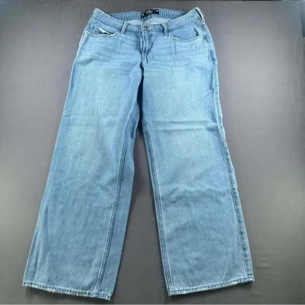 Hollister Low-Rise Medium Wash Baggy Jeans, size 10R, like new condition